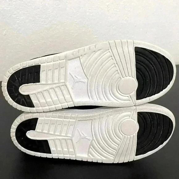 Nike Air Jordan Fadeaway GS Black Sneakers - Picture 11 of 12